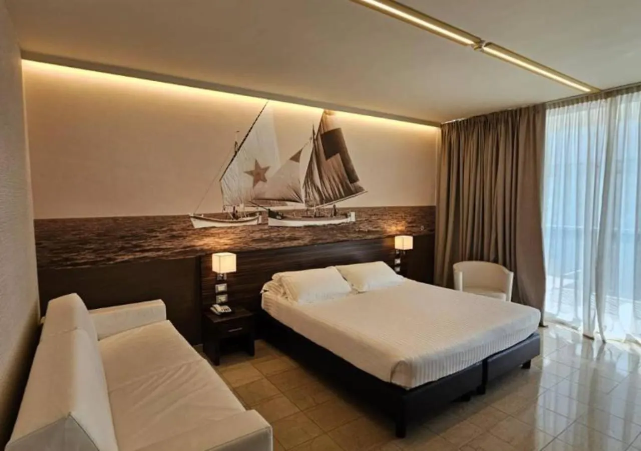 Mercure Rimini Lungomare 4*,