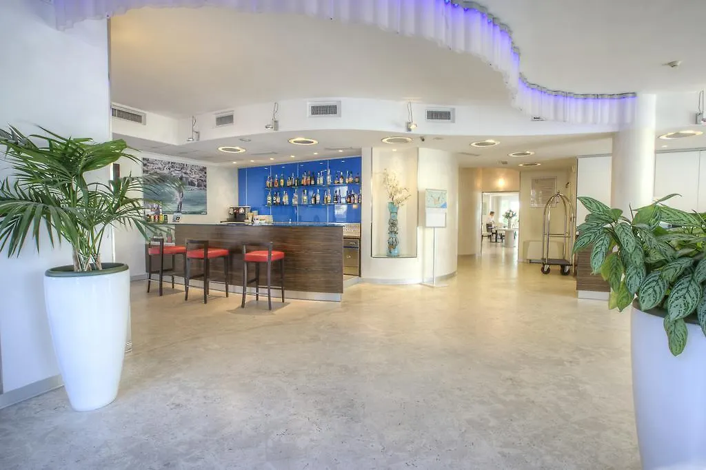 Mercure Rimini Lungomare 4*,